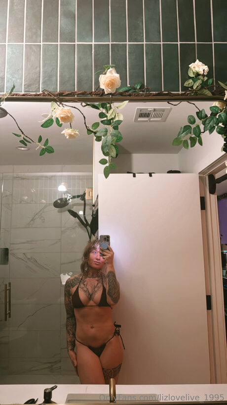 Lizlovelive 1995 star erotic images