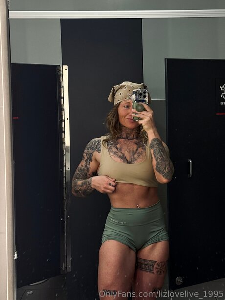 Lizlovelive 1995 model free pics