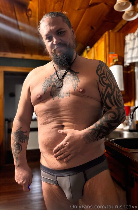 Taurusheavy model hot pictures