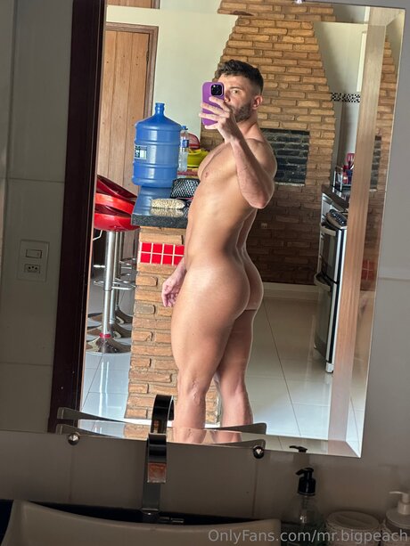 Mr Bigpeach star perfect pic