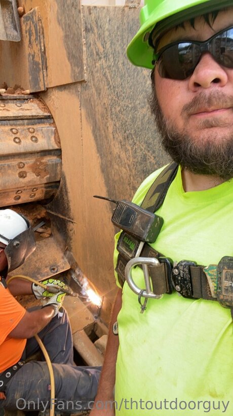 Thtoutdoorguy naked star photos