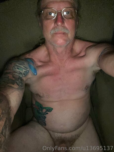 U13695137 naked star photo