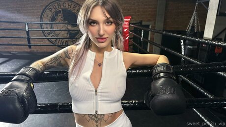 Alice Its Me hd model pic