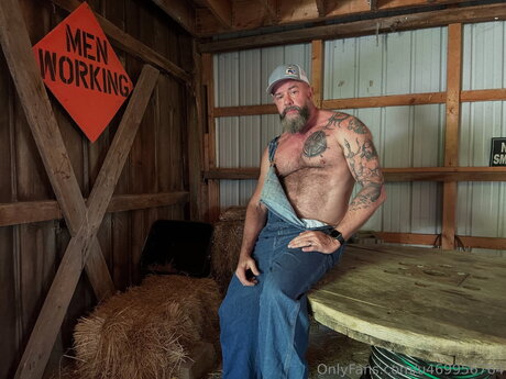 U469956764 naked pornstar photo