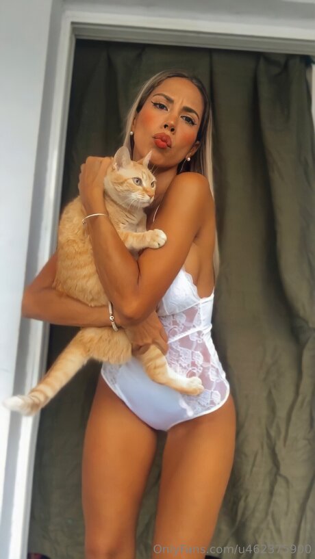 Lolavippp pornstar nude image