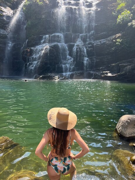 Sarahzeee pornstar nude gallery