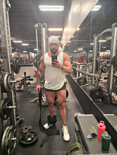 Thebigitaliansub erotic model pic