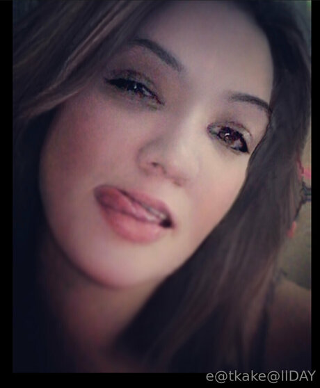 Eatkake model porn photo