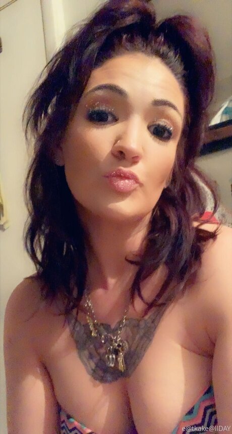 Eatkake pornstar naked image