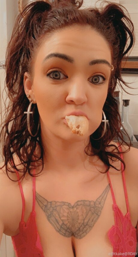 Eatkake naked star galleries