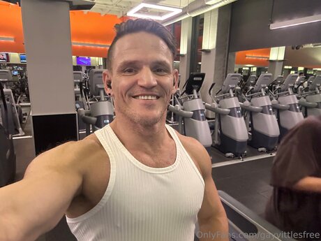 Gayvittlesfree star sex pic