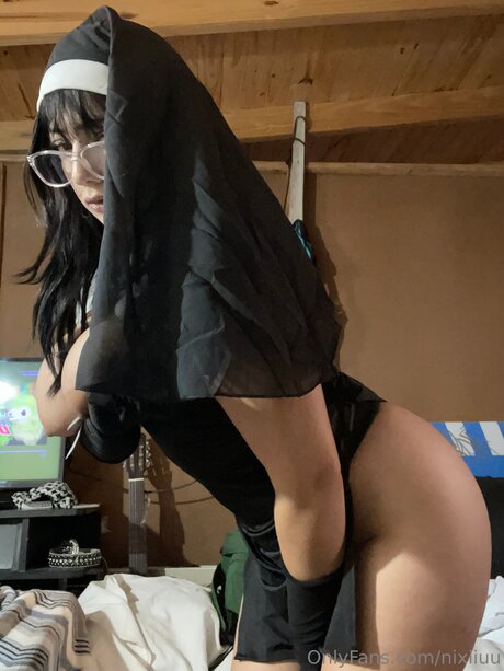 Nixiiuu erotic star photo