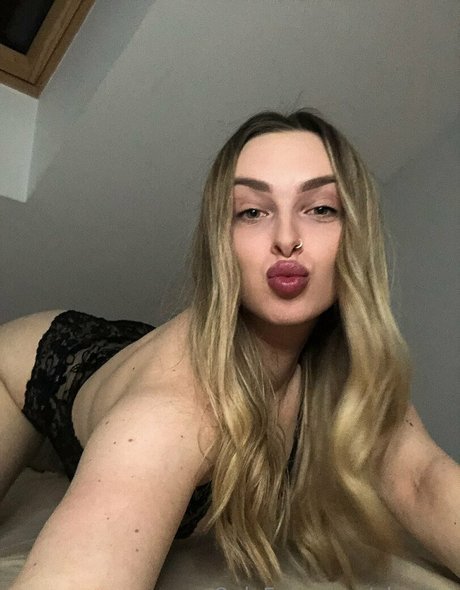 Elsa Jay high quality model picture