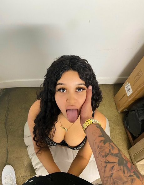 ilovetinder model naked pic