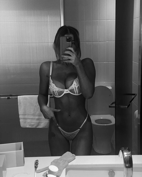 Kayla Butler erotic pornstar img