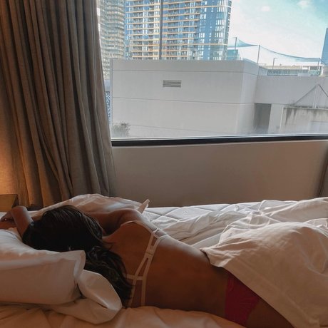 Kayla Butler model sexy img