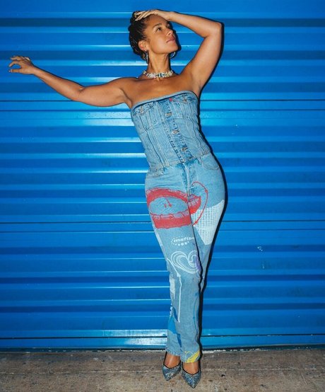 Alicia Keys nudes model image