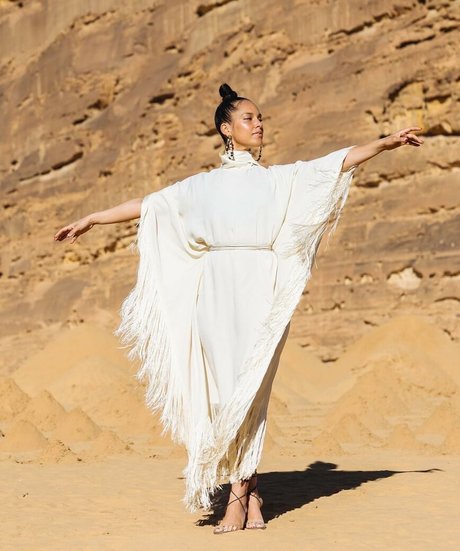 Alicia Keys pornstar sexy gallery