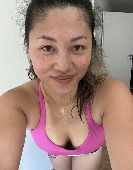 Natalia Lei model art galleries