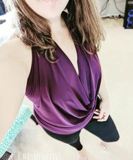 Geekymom Jess exclusive actress pics