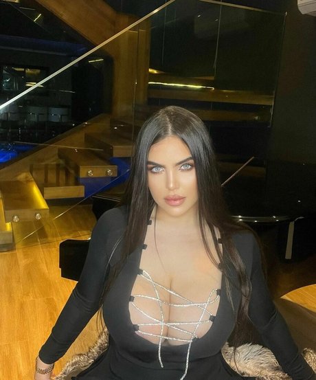 Noure Sahli model nude image