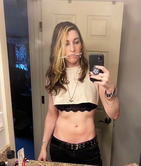 Devi Dionne best star pics