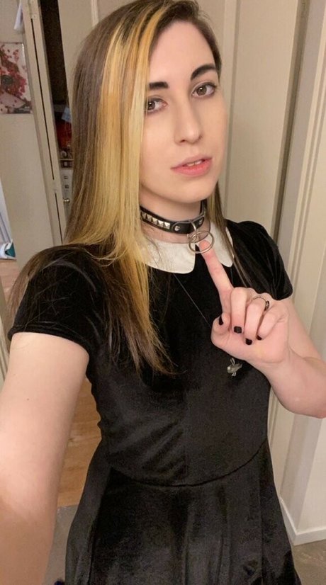 Devi Dionne model hot pictures