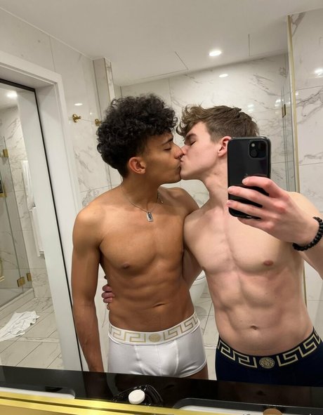 frostyonly model top photos