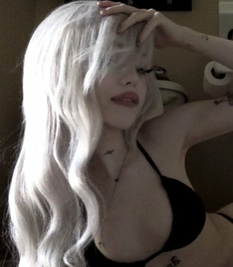 foulbones top actress image