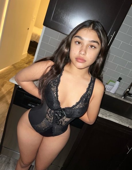 Iiluvava_ pornstar nudes picture