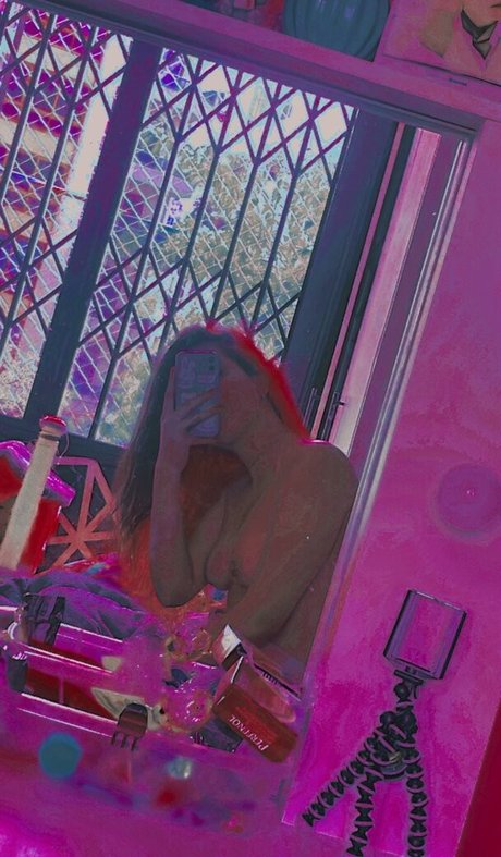 Coelho__pink top actress photo