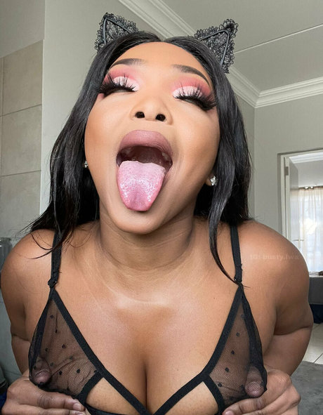 Bustylwa exclusive pornstar pic