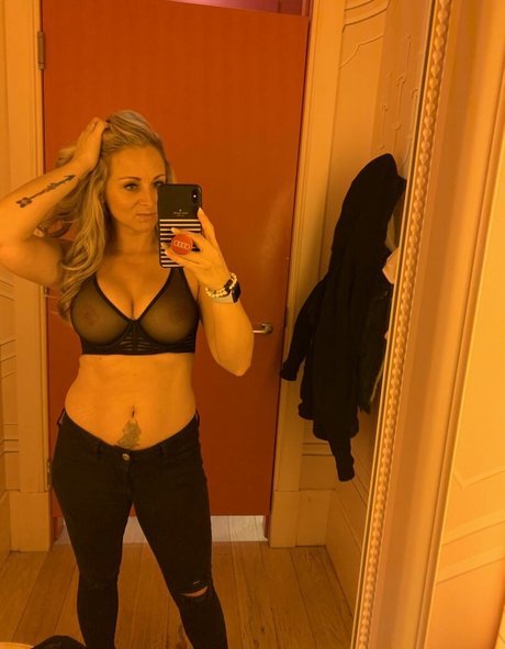 linzc star naked images