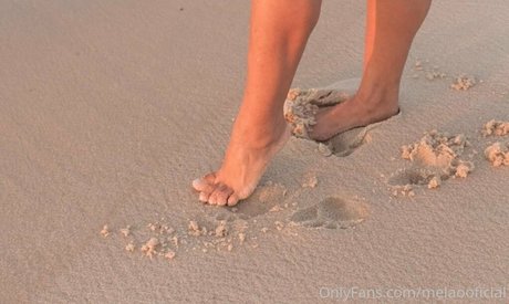 melaooficial sexy model pics