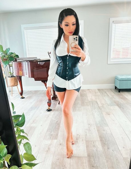 Tina Guo sex pornstar img