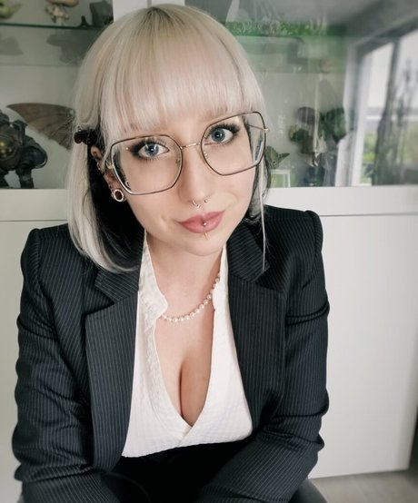 Methvespertine model sexy images