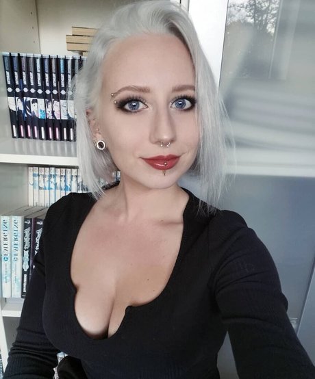 Methvespertine nude model picture