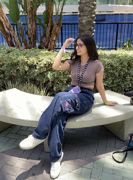 Justcallme Vixx art star archive