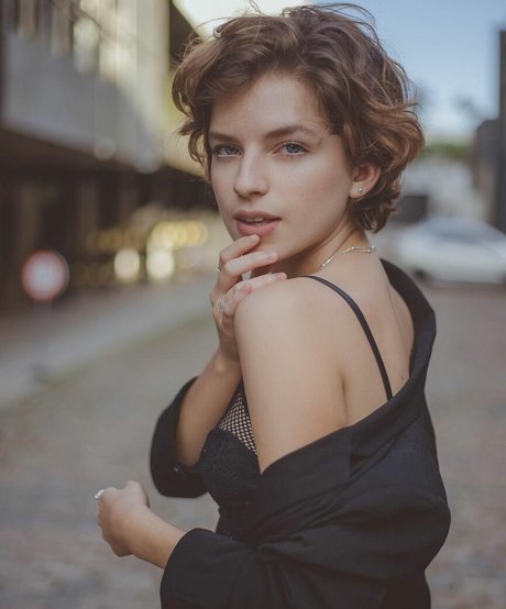 Karina Martins thumbnail