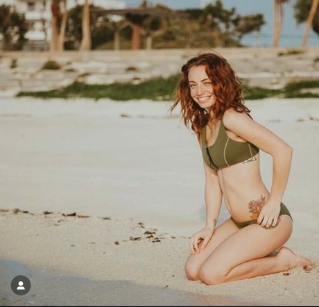 Brylee Williamson art model pic