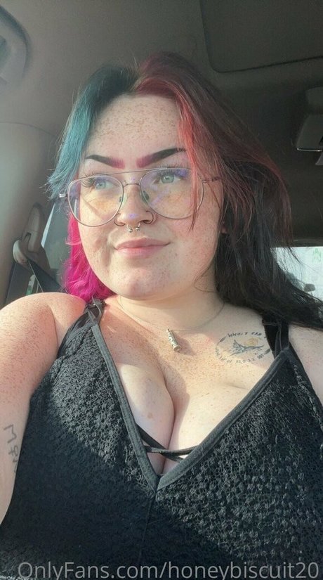 honeybiscuit20 nude pornstar photo