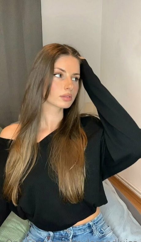 luu iiza star sexy photo