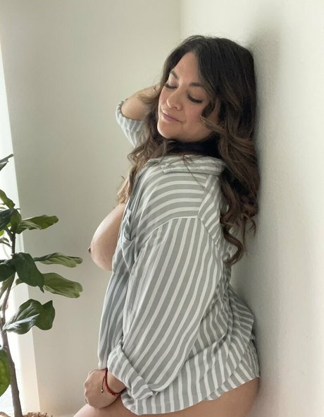 Bella Paz naked pornstar gallery