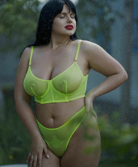 Dasha Dashany exclusive star picture