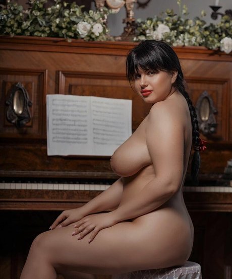 Dasha Dashany art actress img