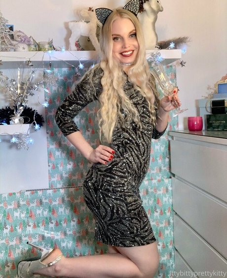 ittybittyprettykittyfree hot star images