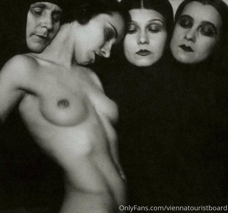 viennatouristboard adult model pic