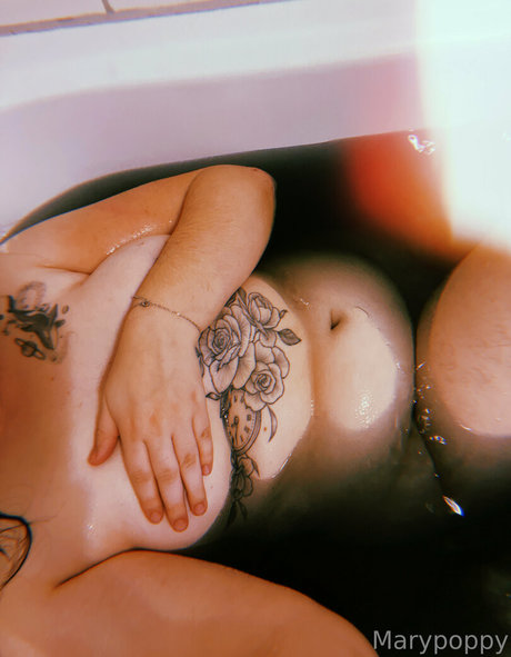 marypoppy model naked image