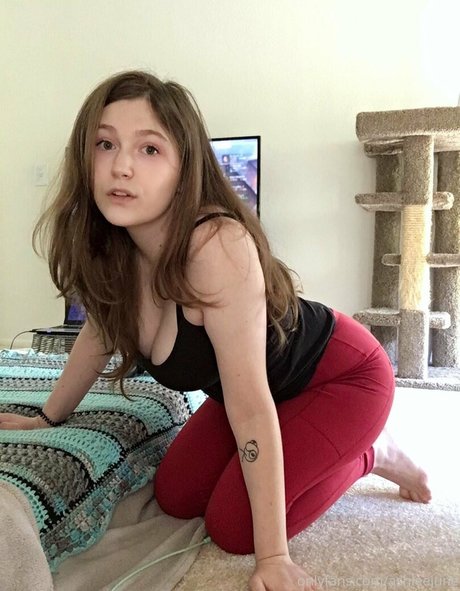 ashleejune hd model pic