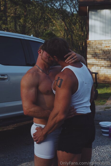 Mrfoxxx85 pornstar naked photo